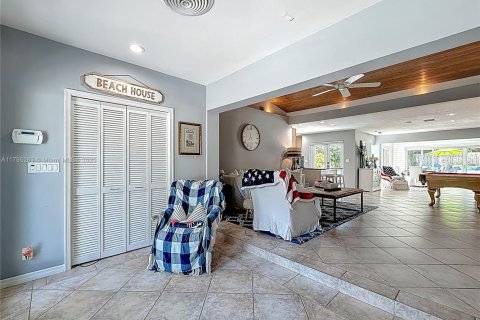 House in Pompano Beach, Florida 4 bedrooms, 284.37 sq.m. № 1667843 - photo 5