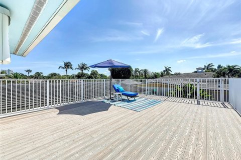 House in Pompano Beach, Florida 4 bedrooms, 284.37 sq.m. № 1667843 - photo 29