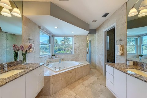 House in Pompano Beach, Florida 4 bedrooms, 284.37 sq.m. № 1667843 - photo 21
