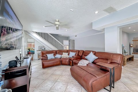 House in Pompano Beach, Florida 4 bedrooms, 284.37 sq.m. № 1667843 - photo 16