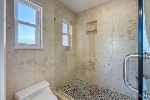 House in Pompano Beach, Florida 4 bedrooms, 284.37 sq.m. № 1667843 - photo 24