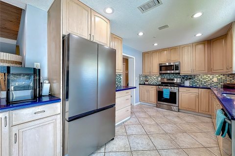 House in Pompano Beach, Florida 4 bedrooms, 284.37 sq.m. № 1667843 - photo 12