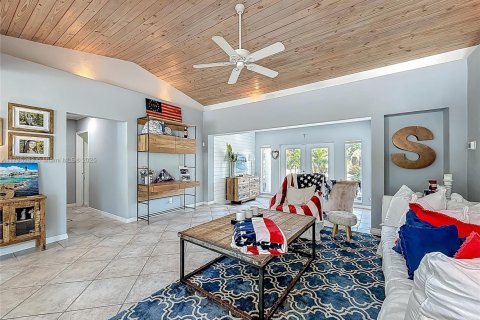 House in Pompano Beach, Florida 4 bedrooms, 284.37 sq.m. № 1667843 - photo 7