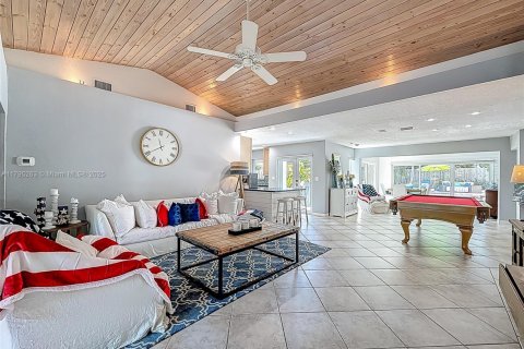 House in Pompano Beach, Florida 4 bedrooms, 284.37 sq.m. № 1667843 - photo 6