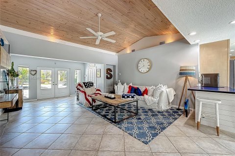 House in Pompano Beach, Florida 4 bedrooms, 284.37 sq.m. № 1667843 - photo 8