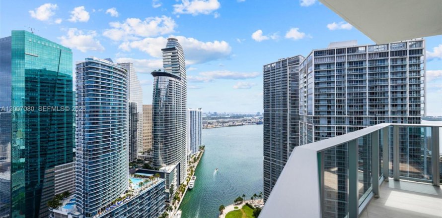 Condo à Miami, Floride, 3 chambres  № 2070899