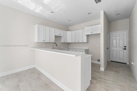 Casa en venta en Tamarac, Florida, 4 dormitorios, 172.98 m2 № 1920700 - foto 7