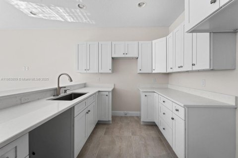 Casa en venta en Tamarac, Florida, 4 dormitorios, 172.98 m2 № 1920700 - foto 5