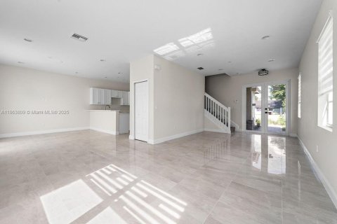 Casa en venta en Tamarac, Florida, 4 dormitorios, 172.98 m2 № 1920700 - foto 12
