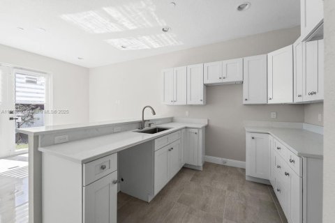 Casa en venta en Tamarac, Florida, 4 dormitorios, 172.98 m2 № 1920700 - foto 3