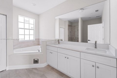 Casa en venta en Tamarac, Florida, 4 dormitorios, 172.98 m2 № 1920700 - foto 17