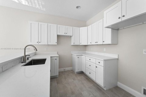 Casa en venta en Tamarac, Florida, 4 dormitorios, 172.98 m2 № 1920700 - foto 4