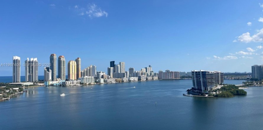 Кондоминиум с 2 спальнями в Авентура, Флорида № 2048897