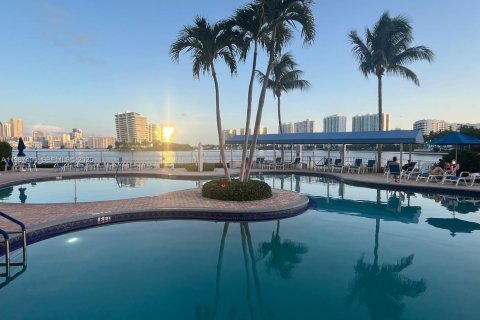 Купить кондоминиум в Авентура, Флорида 2 спальни, 109.72м2, № 2048897 - фото 18