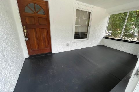 House in Gainesville, Florida 3 bedrooms, 141.95 sq.m. № 2209246 - photo 2