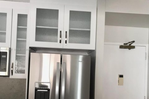 Apartamento en alquiler en Aventura, Florida, 2 dormitorios № 2054728 - foto 3