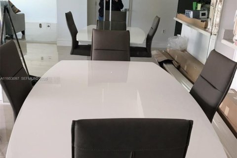 Apartamento en alquiler en Aventura, Florida, 2 dormitorios № 2054728 - foto 4