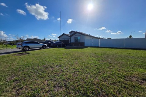 House in Homestead, Florida 4 bedrooms, 166.3 sq.m. № 2044177 - photo 15
