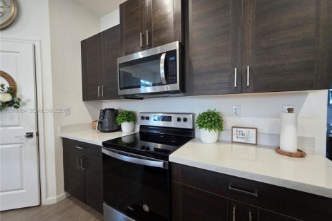 House in Homestead, Florida 4 bedrooms, 166.3 sq.m. № 2044177 - photo 8