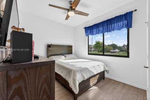 House in Homestead, Florida 4 bedrooms, 166.3 sq.m. № 2044177 - photo 20