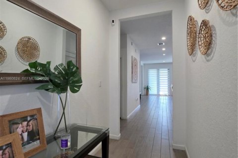 Casa en venta en Homestead, Florida, 4 dormitorios, 166.3 m2 № 2044177 - foto 5