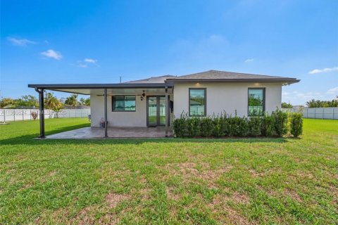 House in Homestead, Florida 4 bedrooms, 166.3 sq.m. № 2044177 - photo 24