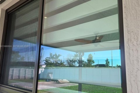 House in Homestead, Florida 4 bedrooms, 166.3 sq.m. № 2044177 - photo 12