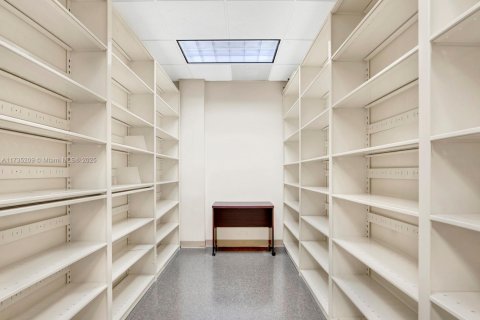 Купить коммерческую недвижимость в Корал-Гейблс, Флорида № 2035328 - фото 24