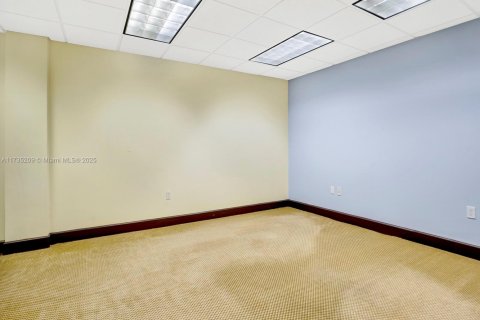 Купить коммерческую недвижимость в Корал-Гейблс, Флорида № 2035328 - фото 28