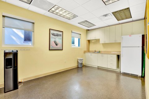 Купить коммерческую недвижимость в Корал-Гейблс, Флорида № 2035328 - фото 20