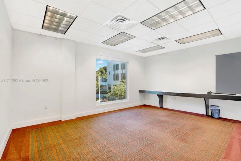 Купить коммерческую недвижимость в Корал-Гейблс, Флорида № 2035328 - фото 13