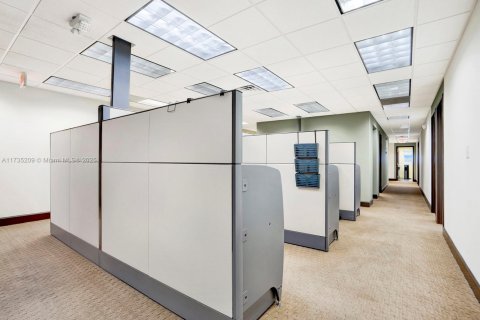 Купить коммерческую недвижимость в Корал-Гейблс, Флорида № 2035328 - фото 10