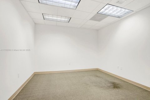 Купить коммерческую недвижимость в Корал-Гейблс, Флорида № 2035328 - фото 23