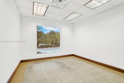Купить коммерческую недвижимость в Корал-Гейблс, Флорида № 2035328 - фото 18