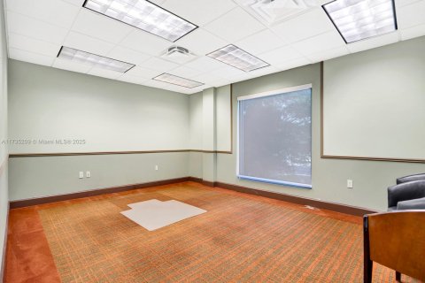 Купить коммерческую недвижимость в Корал-Гейблс, Флорида № 2035328 - фото 14