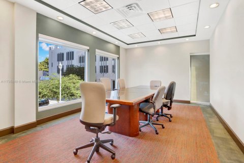 Купить коммерческую недвижимость в Корал-Гейблс, Флорида № 2035328 - фото 30