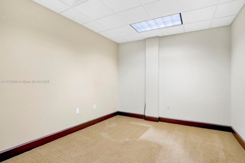 Купить коммерческую недвижимость в Корал-Гейблс, Флорида № 2035328 - фото 27