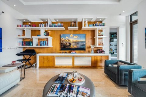 House in Fort Lauderdale, Florida 6 bedrooms, 846.53 sq.m. № 1727429 - photo 21