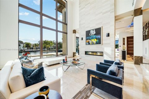 House in Fort Lauderdale, Florida 6 bedrooms, 846.53 sq.m. № 1727429 - photo 12