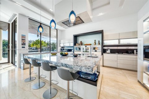 House in Fort Lauderdale, Florida 6 bedrooms, 846.53 sq.m. № 1727429 - photo 17