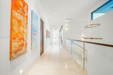House in Fort Lauderdale, Florida 6 bedrooms, 846.53 sq.m. № 1727429 - photo 26