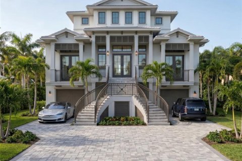 House in Bradenton, Florida 5 bedrooms, 371.61 sq.m. № 2103909 - photo 5