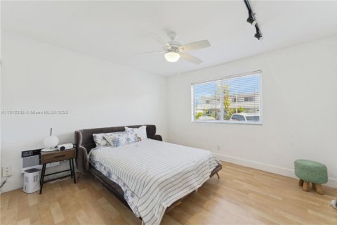 Condo in Miami Beach, Florida, 1 bedroom  № 1969794 - photo 13