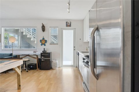 Condo in Miami Beach, Florida, 1 bedroom  № 1969794 - photo 10