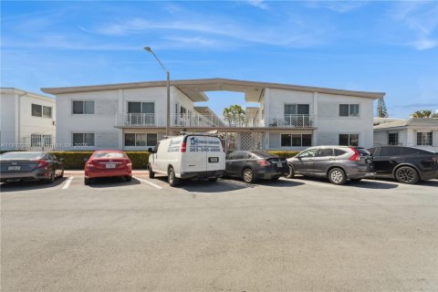 Condo in Miami Beach, Florida, 1 bedroom  № 1969794 - photo 4