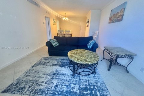 Condo in Hollywood, Florida, 1 bedroom  № 1940237 - photo 11