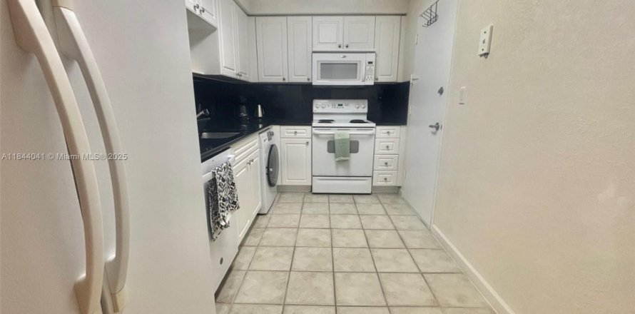 Condo in Hollywood, Florida, 1 bedroom № 1940237