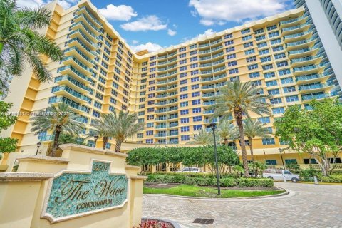 Condo in Hollywood, Florida, 1 bedroom  № 1940237 - photo 14