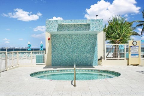 Condo in Hollywood, Florida, 1 bedroom  № 1940237 - photo 24