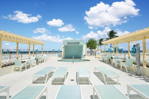 Condo in Hollywood, Florida, 1 bedroom  № 1940237 - photo 23